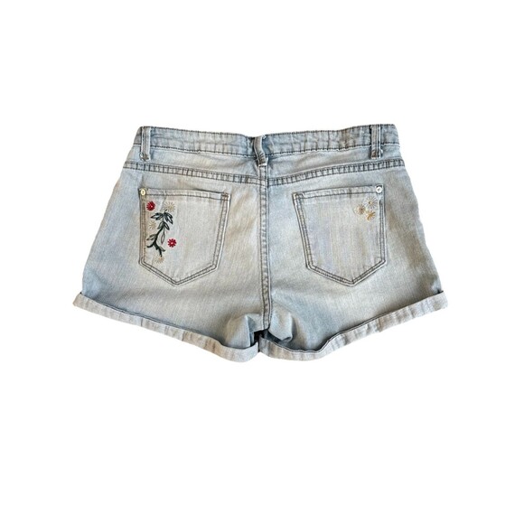 Blue Epic Women’s Light Wash Flower Embroidered Denim Shorts Size 12 - Picture 8 of 9